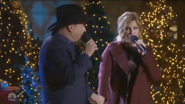 Watch as Garth Brooks & Trisha Yearwood Get in the Christmas Spirit ...